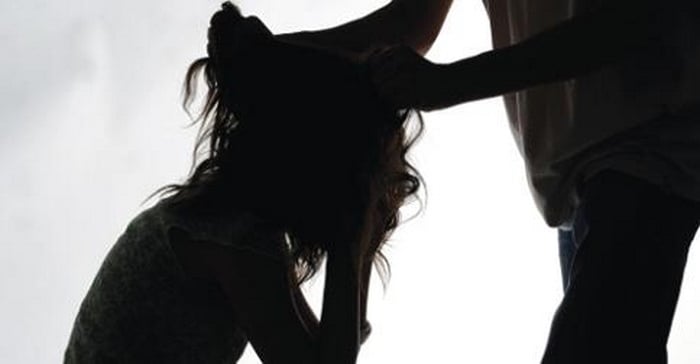 Vajza fizikisht e sulmoi nënën e saj