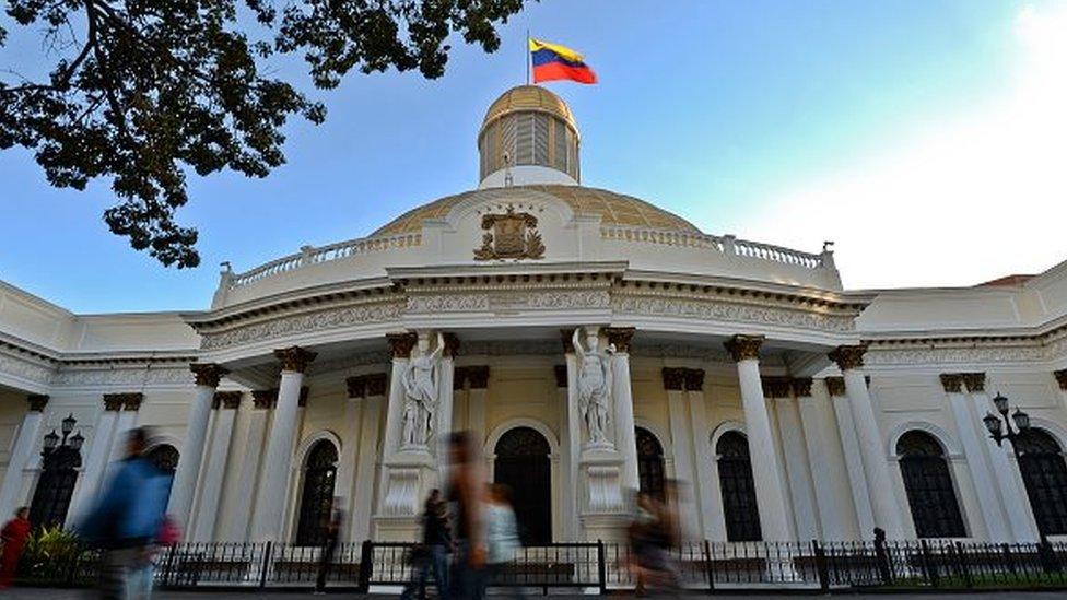 Historike në Venezuelë  Parlamenti hap tregun e naftës  merr fund monopoli i Çavizmit