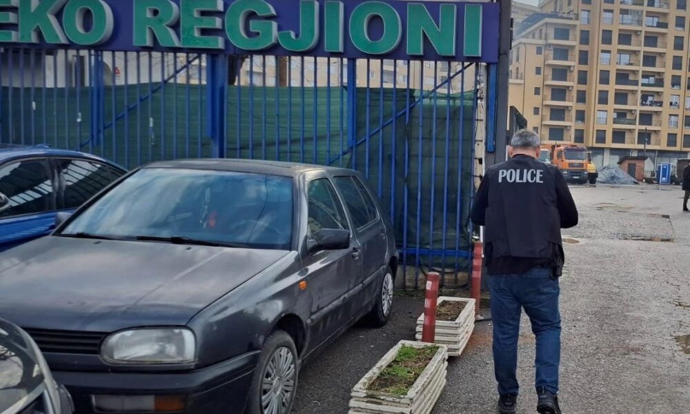 Dokumente  armë dhe para   krejt çka u gjet gjatë aksionit në  Eko Regjioni  Prizren