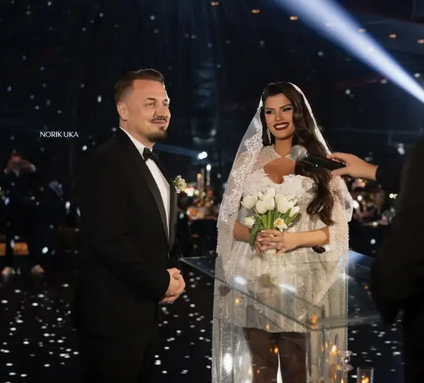 Këngëtari Blero i jep fund beqarisë për herë të tretë  Kurorëzon martesën me partneren e re  FOTO 