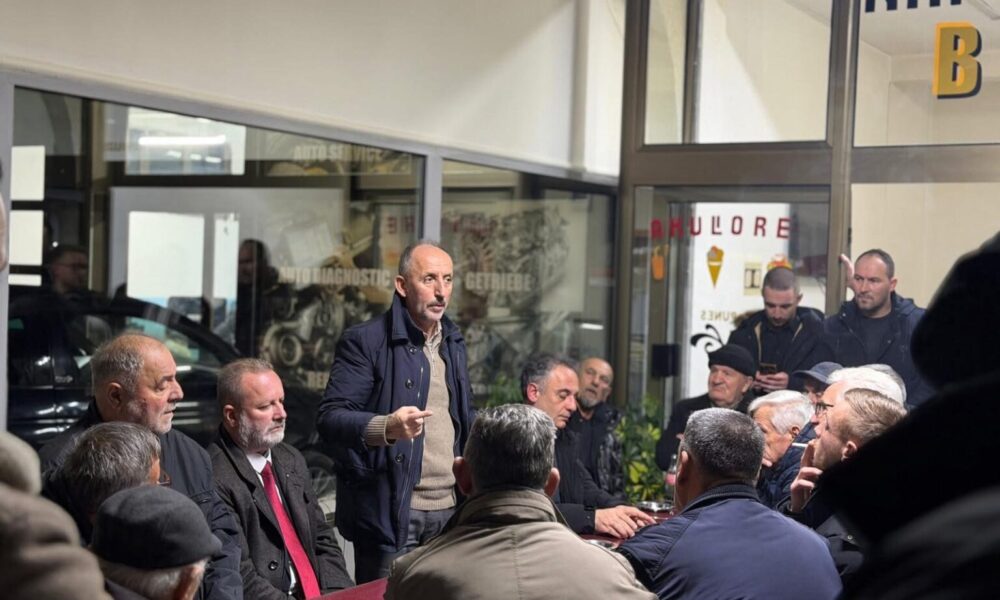 Nevzat Bejta takon banorët e lagjes Mllaki  diskutohet për investime lokale