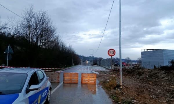 Policia njofton për angazhimet e saj pas vërshimeve  Në rajonin e Mitrovicës së Jugut janë evakuuar 39 familje