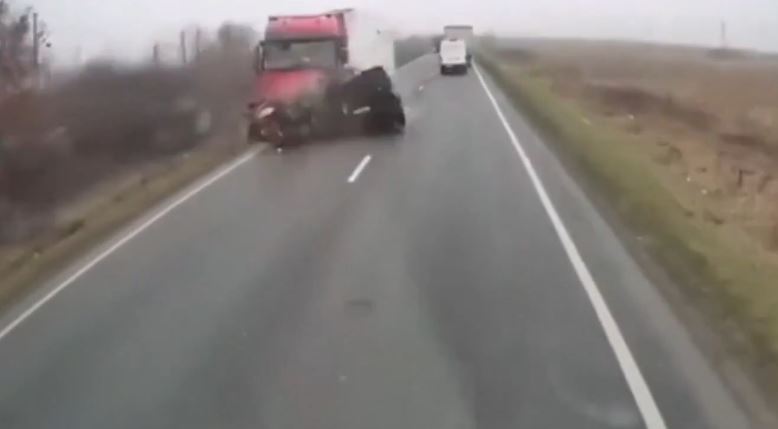 Detaje të reja  Aksidenti me tifozët e PAOK  furgonit iu bllokua timoni