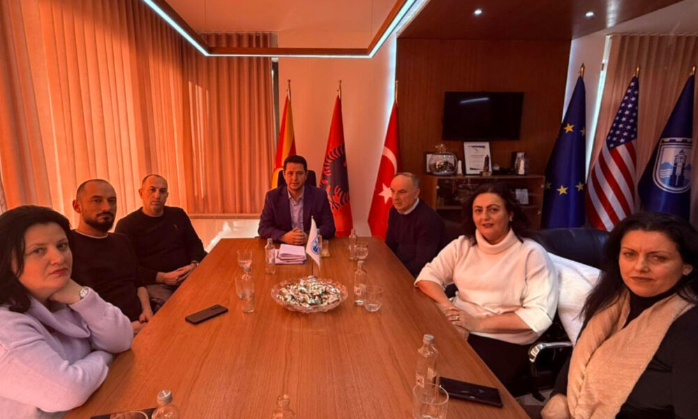 Komuna e Gostivarit  Është arritur marrëveshje për pagesën e K 15 për të gjithë mësimdhënësit