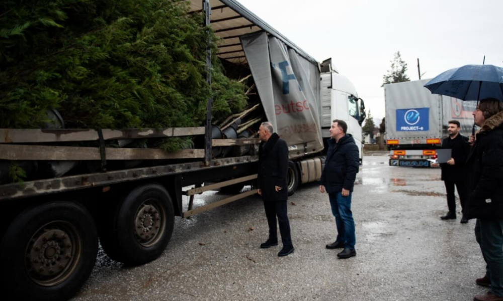 1300 fidanë donacion për Strugën  Qyra  Struga mbjell sot  natyra na fal nesër 