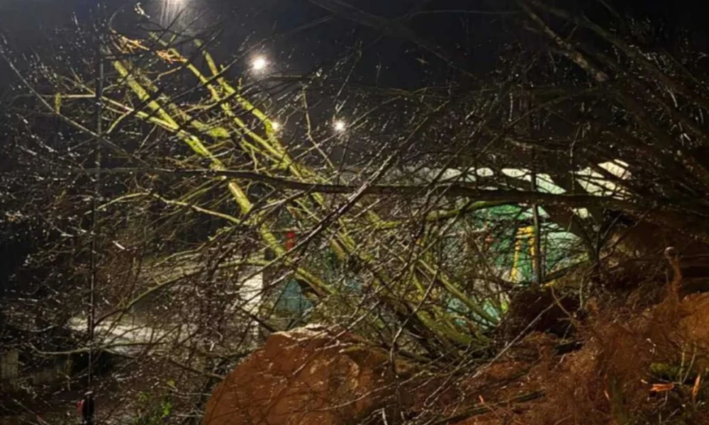 Rrëshqitje e dheut në rrugën drejt Banjës  Komuna e Tetovës apelon për kujdes