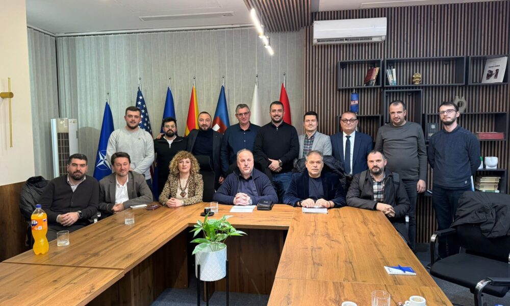 Azizi me shtabin e VLEN it  Mbyllëm raportin  fituam bindshëm zgjedhjet lokale  2 me 1 ndaj AKI së