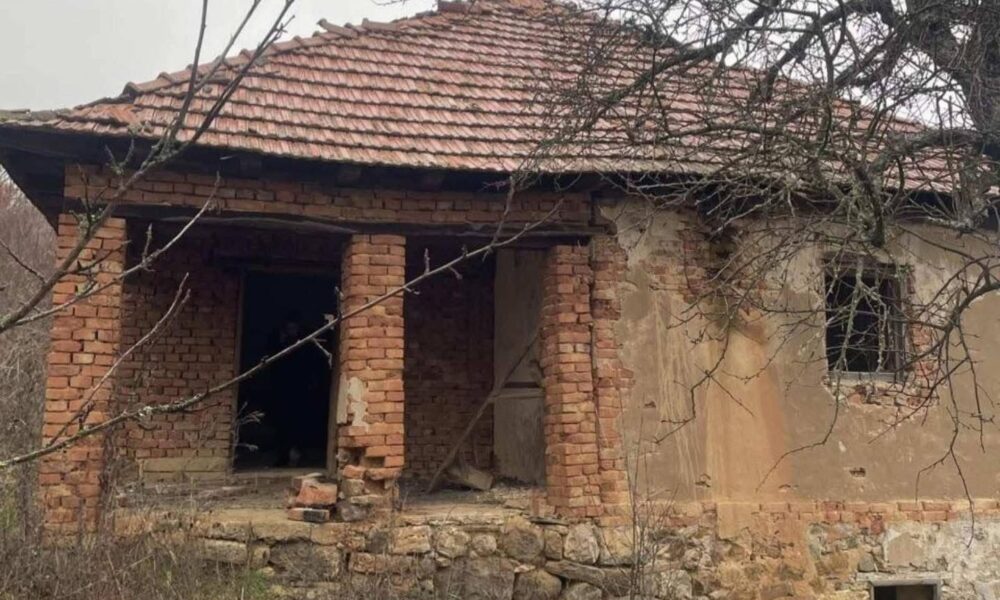 Policia gjen armatim në një shtëpi të braktisur në Zveçan