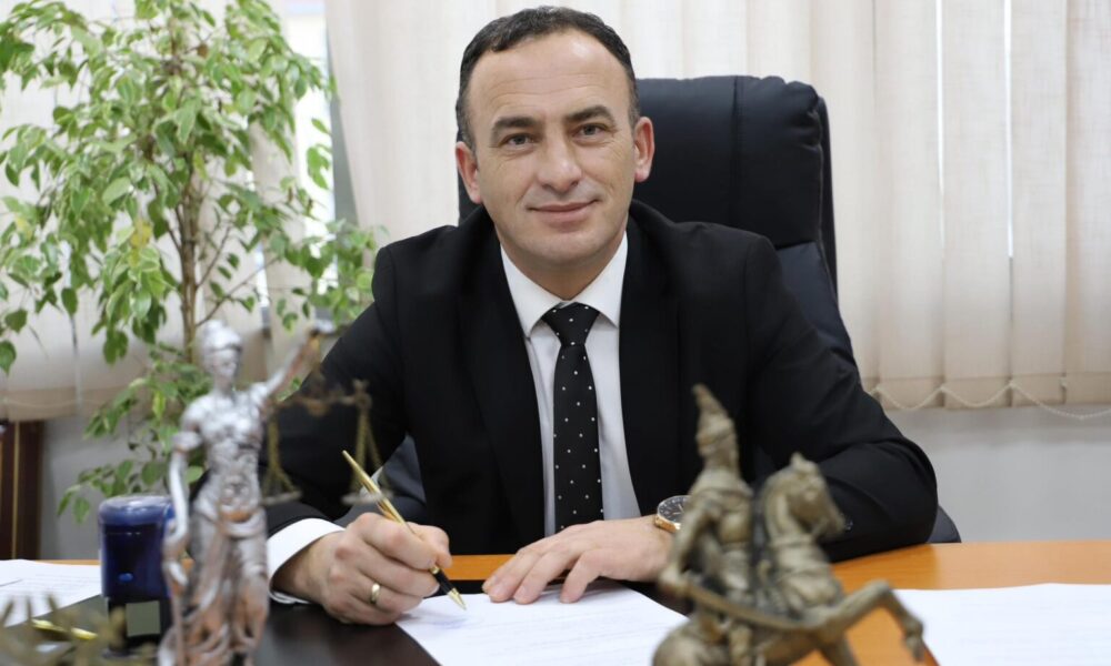 Kryetari i Obiliqit merr vendim  350 euro euro në muaj për familjet që adaptojnë fëmijë