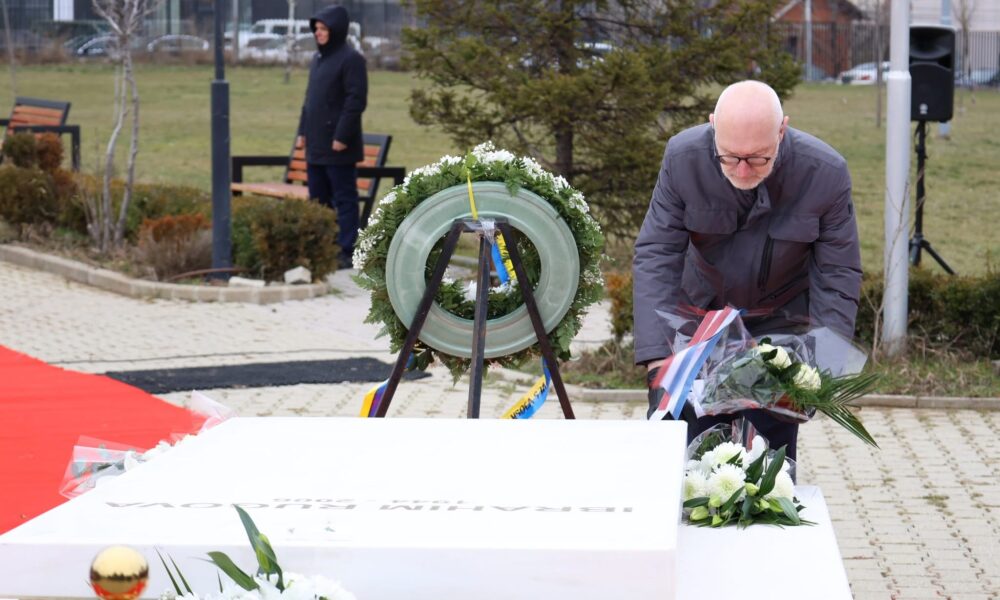 Ambasadori francez  Rugova  burrështetas vizionar  arkitekt i paqes