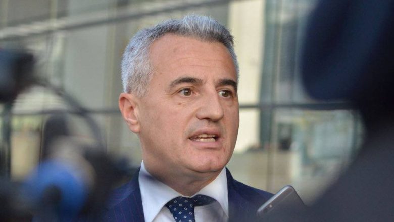 Arrestimet në kufij  Koci  Sa herë që gjendet varrezë masive në Kosovë  Serbia kundërpërgjigjet