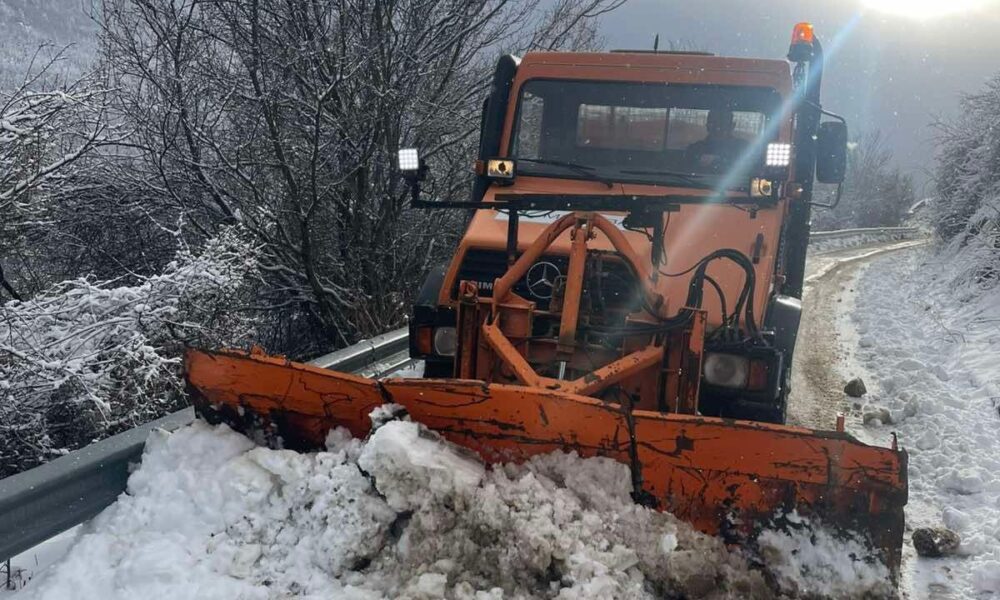Kasami  Rrugët në Tetovë të kalueshme  ekipet komunale në terren për pastrimin e borës