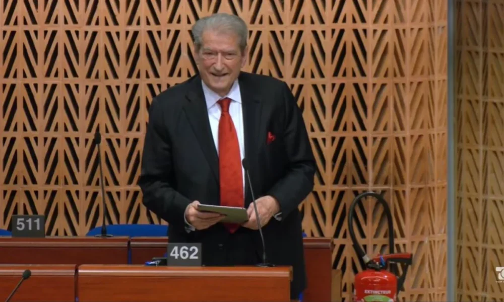 Berisha nuk u tregua dinjitoz për Shqipërinë