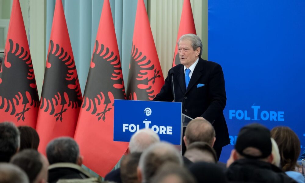 Berisha në Lezhë  sulmon Bashën  Një kalbësirë e brendshme kapi PD  Ditën ishte me demokratët  natën me Ramën ndante pazaret 