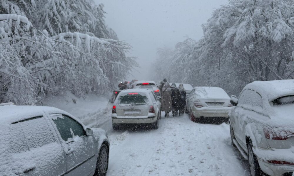Nis depërtimi i masave të ftohta ajrore me origjinë polare  reshje bore gati në gjithë Kosovën