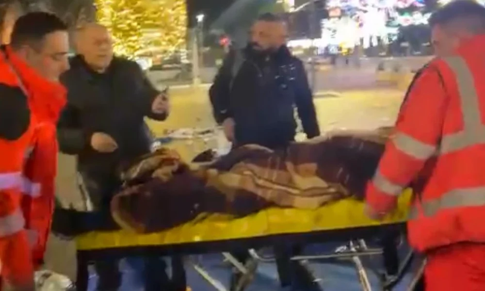 I ra bombola e gazit lotsjellës në kokë   momenti kur Lapaj mbërrin në Spitalin e Traumas