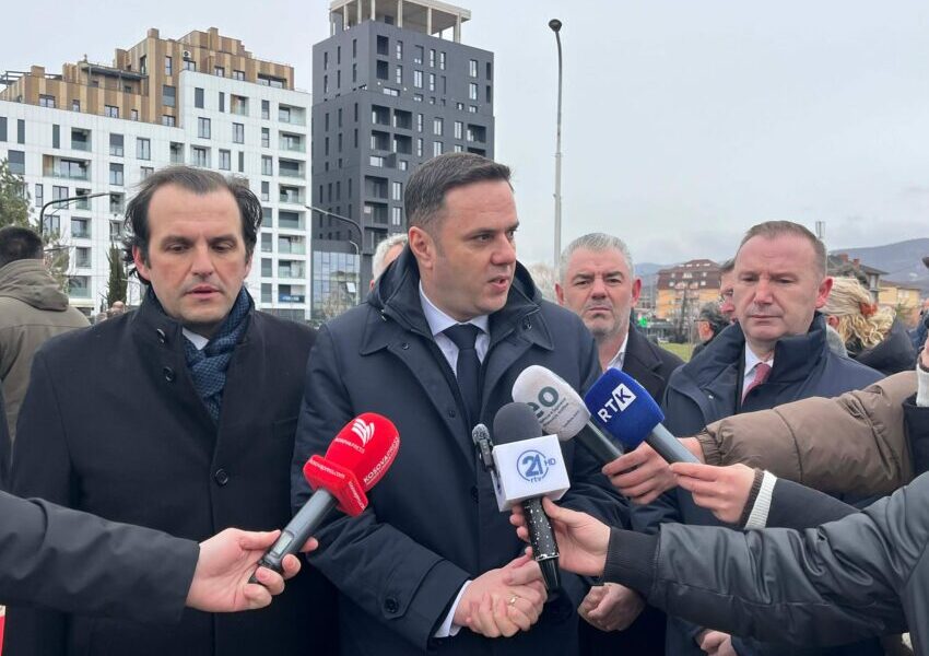 Abdixhiku bashkë me LDK në bëjnë homazhe te varri i Ibrahim Rugovës  Mbetet shqiptari më i madh i të gjithë kohërave