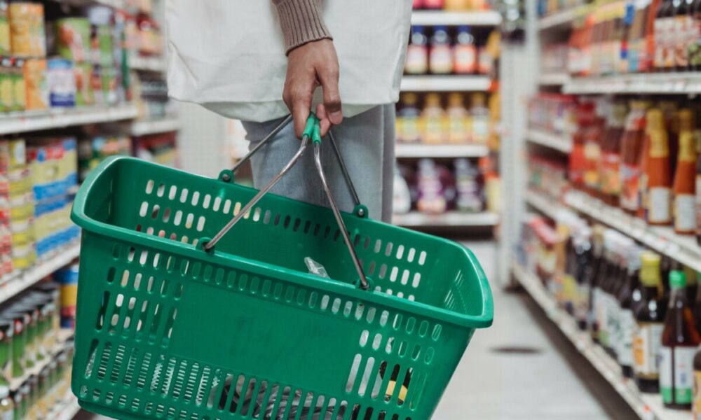 Mickoski paralajmëron gjoba të rrepta për marketet që rrisin çmimet