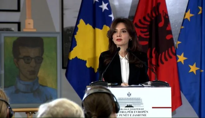 Spiropali në ceremoninë e 90 vjetorit të lindjes së Kadaresë  I dëshmoi botës që në këto troje jeton një popull europian  Ambasadori shpirtëror i shqiptarisë  