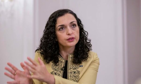 Presidentja Osmani  Nuk vendosi lule aty ku UÇK ja quhet organizatë terroriste