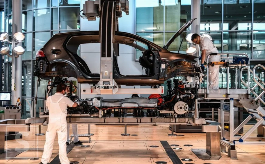 Një vit i trazuar  mbi katër rrota 