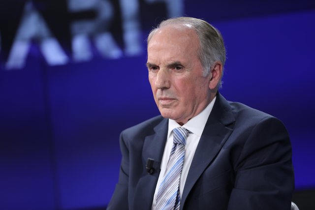 Vendimi i Trump për vizat  Zogaj  Duket sikur hanë qyl  por shqiptarët drobiten me 3 punë në Amerikë