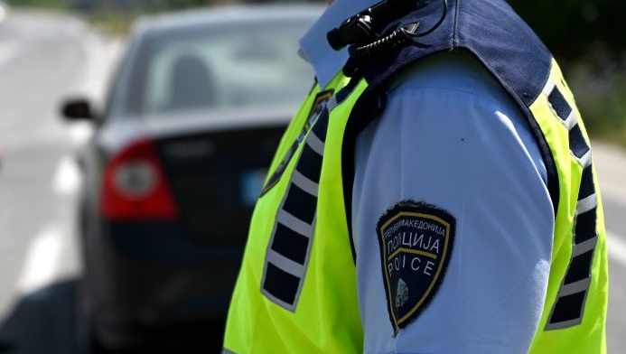 Në vend që të jetë në burg  inspektori i dënuar punon aktivisht dhe merr pagë nga MPB