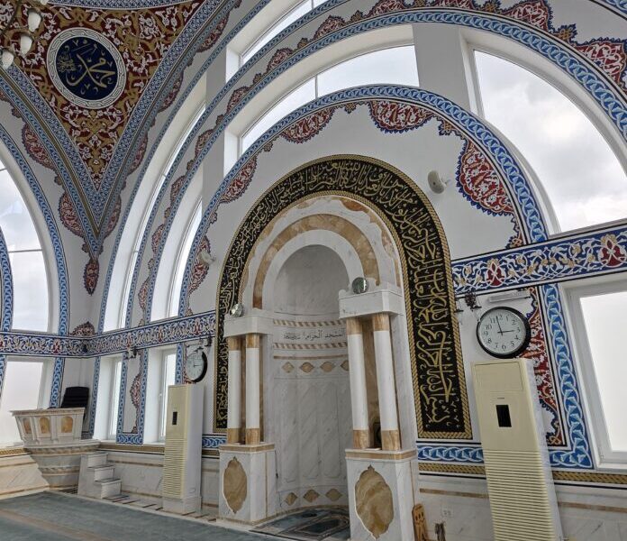 Kur zemra të rëndohet nga trishtimi dhe shqetësimet  shërimin kërkoje në namaz  aty ku shpirti gjen qetësi 