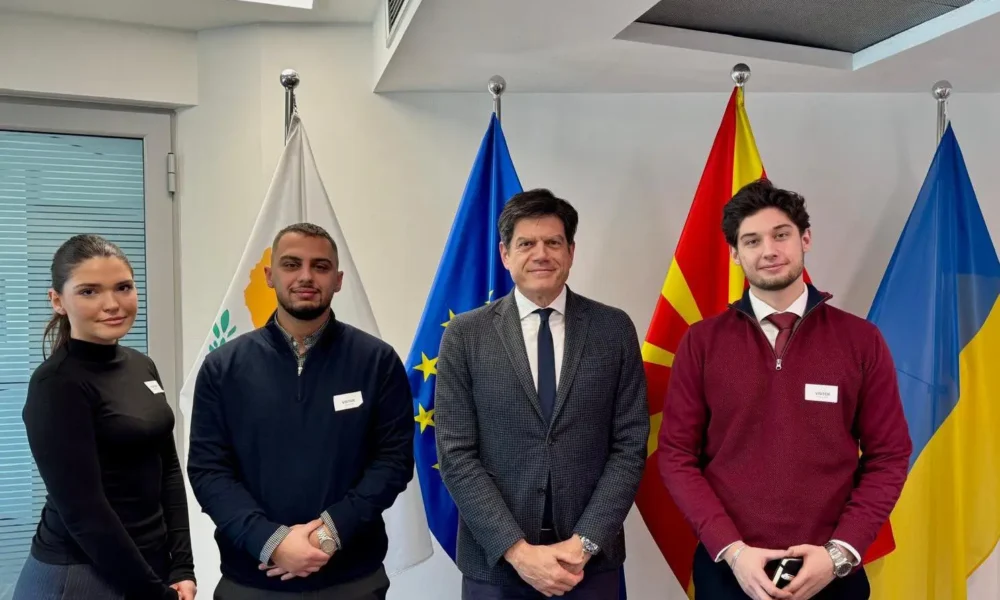 Jurisprudenca  Studentët takuan euroambasadorin i cili më herët porositi që çështja mos të politizohet