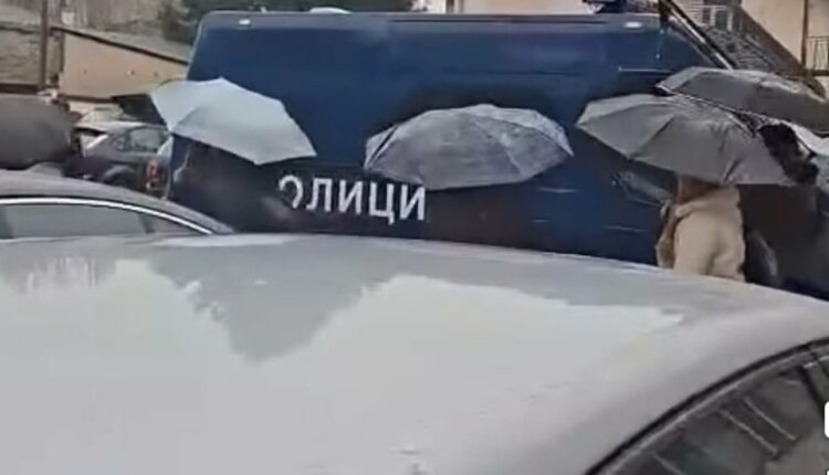 Alarm për bombë në Gjimnazin e Tetovës  nxënësit largohen nga objekti i shkollës