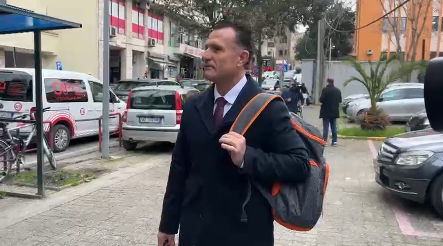 VIDEO   Pasi u rrah nga dy të rinj  rikthehet avokati i Metës  Jam bé  Bejlerët nuk thyhen 