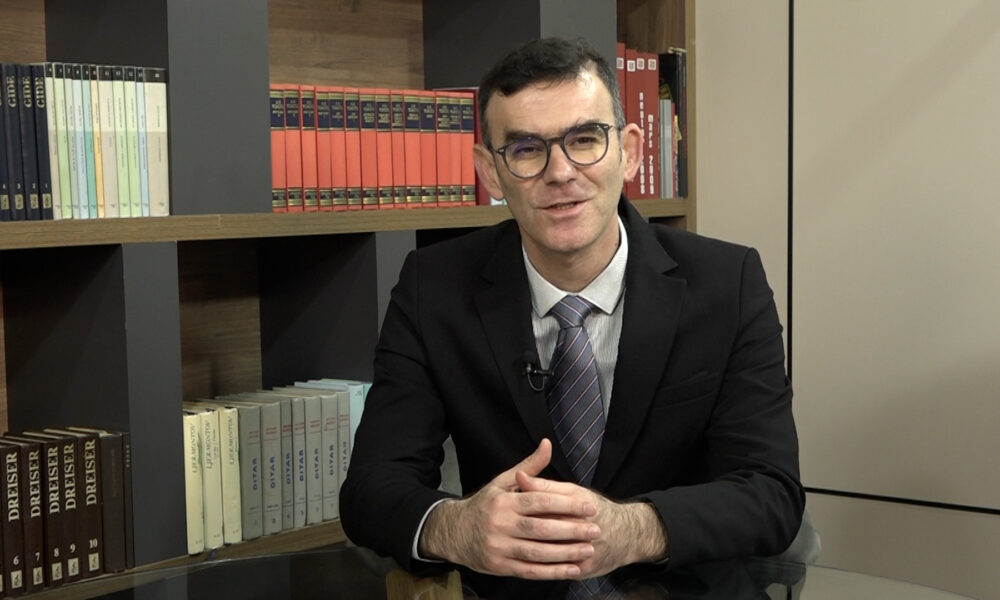 Gjykatësi që kopjoi Escobarin dhe politika që licencoi kanabisin mjekësor