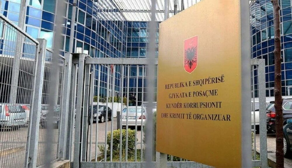 Të akuzuar për ndikim të paligjshëm mbi zyrtarë të drejtësisë  GJKKO dënon tre persona  Emrat 