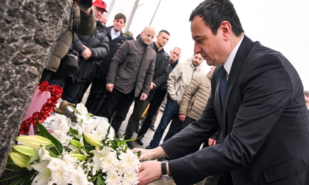 Kurti nderon Elfete e Mentor Humollin  Rrënjët e lirisë dhe themelet e shtetit i kemi te gjaku i derdhur i bijave e bijëve më të mirë të kombit