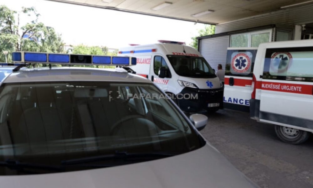 Djali e bën për spital babanë  e godet me sëpatë