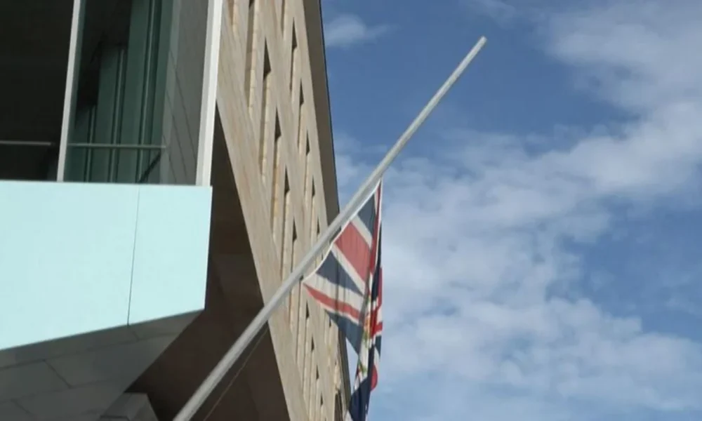 Dosja Epstein  Qeveria britanike bashkëpunon me policinë për hetimin e Lordit Mendelson