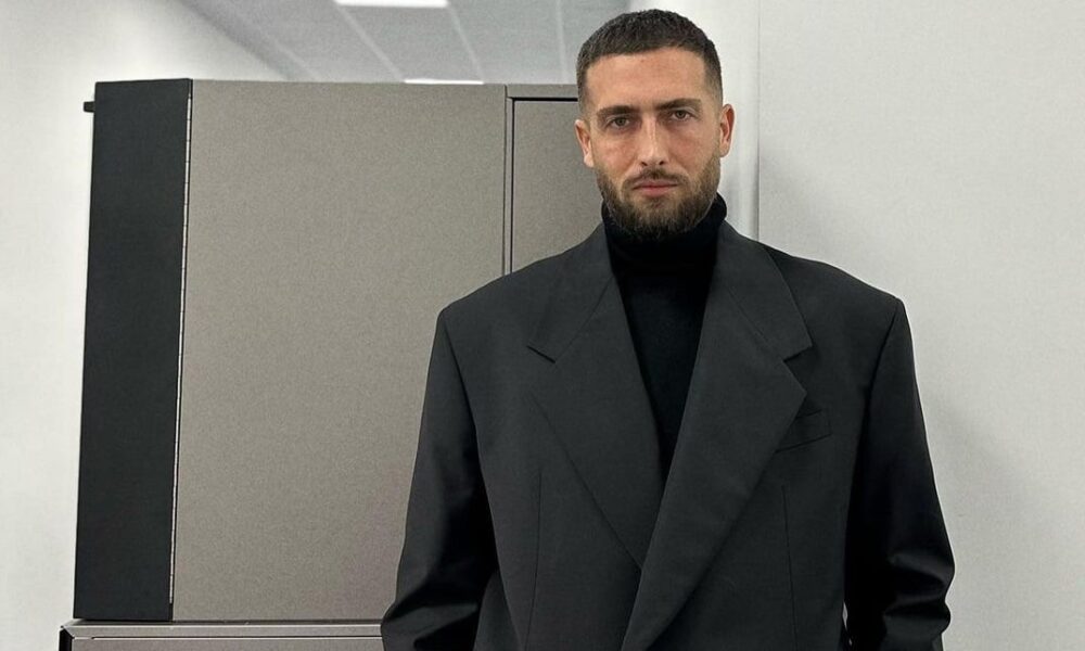 Klan Kosova reagon pas sulmit fizik ndaj moderatorit Alaudin Hamiti  Cënim i rëndë