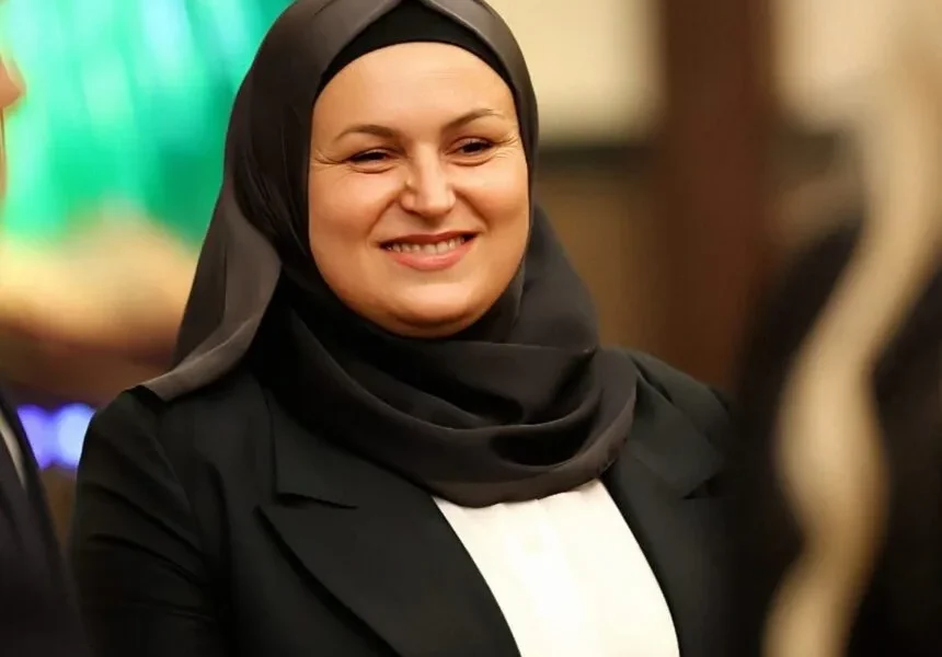 Dita ndërkombëtare e mbulesës  Saliu  Sakrificat nuk më ndalën  më forcuan për të përfaqësuar me dinjitet