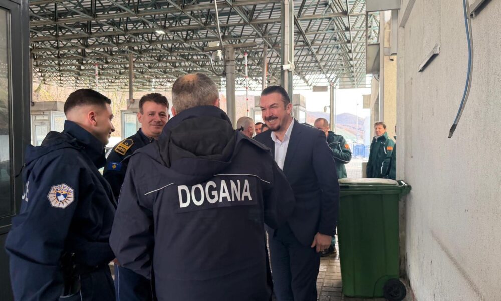 Zv drejtori i Doganave  Mustafa Dauti viziton pikën doganore më Bllcaë