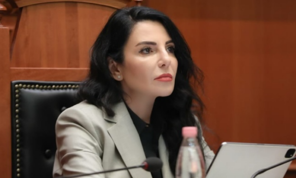 Kushtetuesja në Shqipëri 4 vota pro ankesës së Edi Ramës dhe 4 kundër  mbetet në fuqi pezullimi i Belinda Ballukut nga detyra