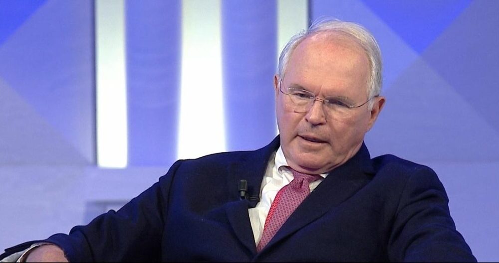 Christopher Hill flet për dëshminë në Hagë  Nuk kam njohuri për asnjë krim të kryer nga Hashim Thaçi