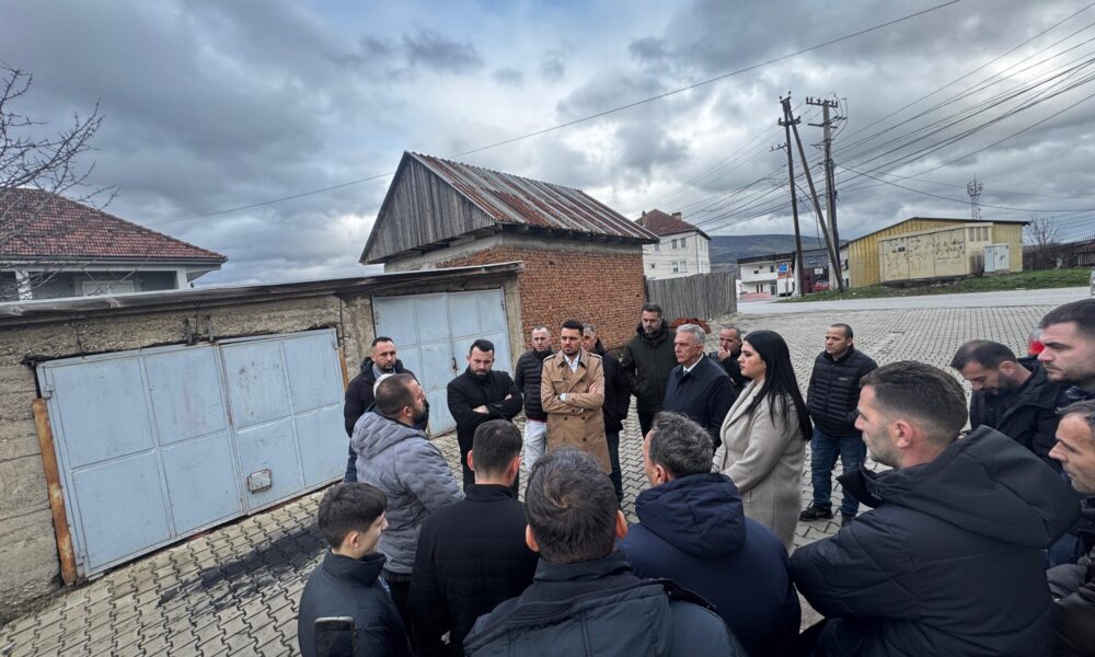 Nënkryetari Osmani dhe udhëheqësi i departamentit të MMPH vizitojnë shtëpitë e dëmtuara nga vërshimet dhe tërmeti i mbrëmshëm në Bair  banorët kërkojnë ndihmë
