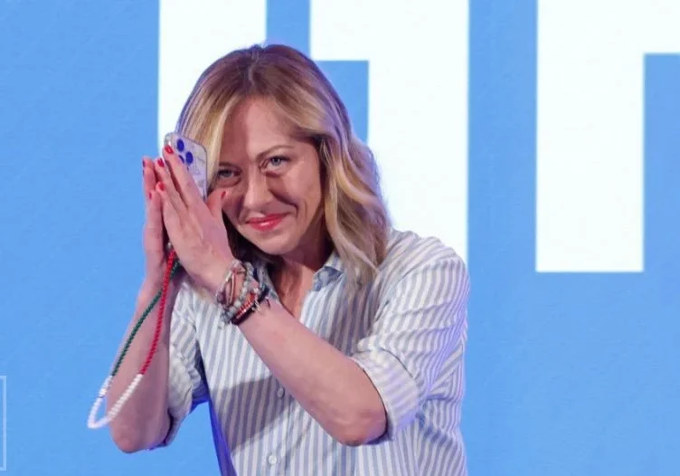 Pse Meloni qeshi së fundi me veten 