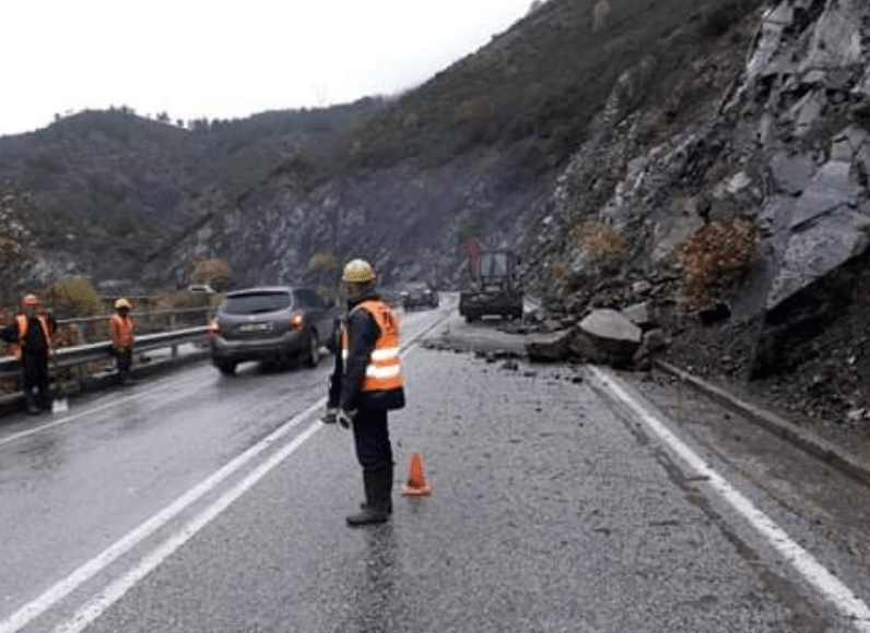 Reshje dhe probleme në rrugë  mot i paqëndrueshëm  Java nis me shi  por si parashikohen temperaturat