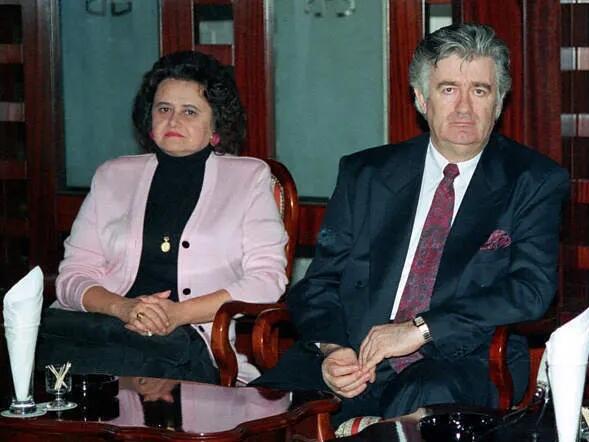 Vdes gruaja e Karaxhiçit  ishte dhe ajo si ai  