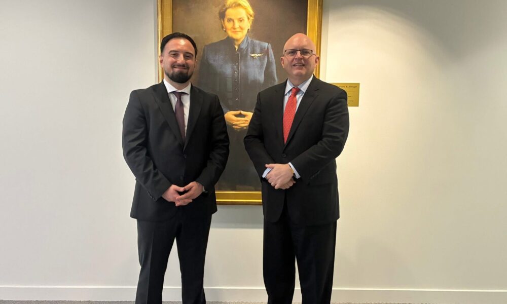 Sabriu në Uashington tekon ambasadorin Philip T  Reeker  diskutohen reformat sociale dhe eurointegrimet