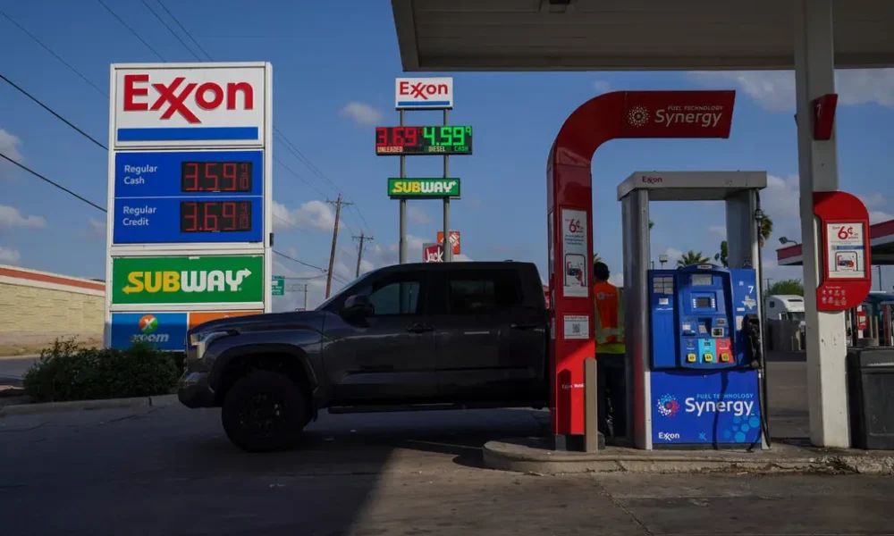 Amerikanët nisin numërimin e qindarkave në pikat e karburanteve 