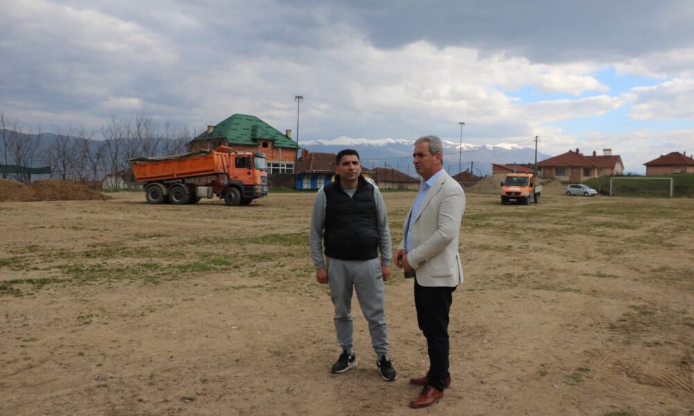 feti-abazi-monitoruam-punimet-tek-fusha-e-futbollit-ne-fshatin-pirok-ndertimet-vazhdojne-me-ritem-te-shtuar