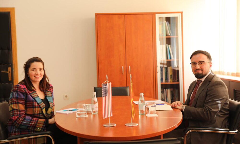 Sabriu takon zyrtaren e Departamentit të Shtetit  diskutojnë për reformat sociale dhe forcimin e qeverisjes