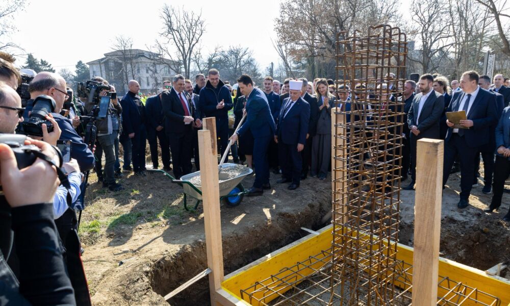 Hidhet gurthemeli i kampusit të Universitetit  Nëna Terezë   Sali  Investim i madh për arsimin dhe rininë
